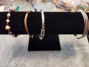 lot 211 image: Mixed Metal Bracelet Set