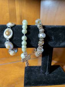 lot 222 image: Pearl and Silver Cross Bracelet