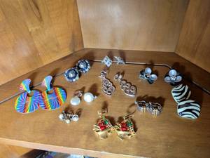 lot 236 image: Mixed Fashion Earring Collection