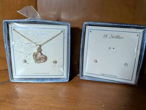 lot 254 image: 18-inch Crystal Heart Necklace with Matching Earrings Set