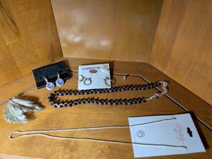 lot 261 image: Fashion Bug Sterling Silver Jewelry Set