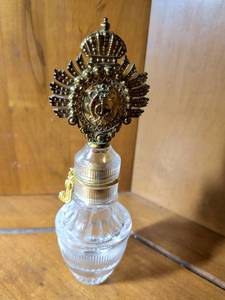 lot 271 image: Austrian Imperial Eagle Glass Perfume Bottle