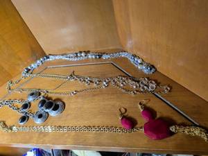 lot 279 image: Fashion Jewelry Collection - Necklaces and Earring Set
