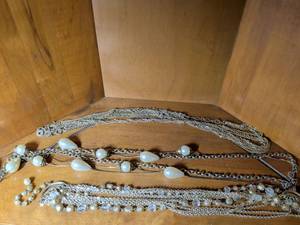 lot 283 image: Multi-Strand Pearl and Silver Chain Necklace