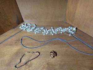 lot 294 image: Mixed Jewelry Lot - Pearl Necklace, Chain and Bracelet Set