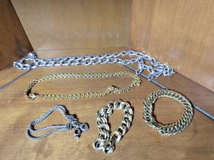 lot 298 image: Mixed Metal Chain Necklace Collection