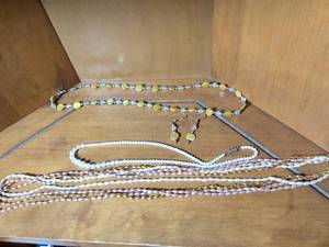 lot 299 image: Mixed Bead Jewelry Collection