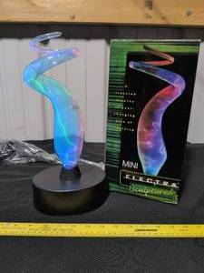 lot 1 image: Mini Electra Sculptured Lightning Lamp