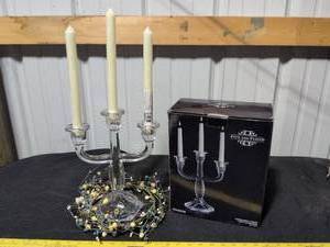 lot 5 image: Fitz and Floyd Windsor Crystal 3-Branch Candelabra