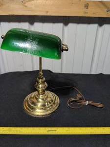 lot 8 image: Vintage Brass Bankers Desk Lamp with Green Glass Shade