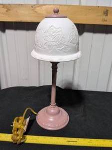lot 22 image: Pink and White Floral Embossed Table Lamp