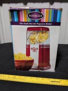 lot 24 image: Nostalgia 50s-Style Hot Air Popcorn Maker