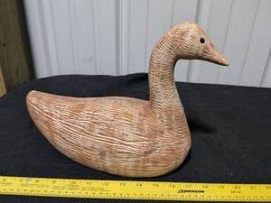lot 26 image: Pottery Duck Decor