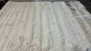 lot 2021 image: Threshold Cream Eyelash Shag 7x10 Area Rug.