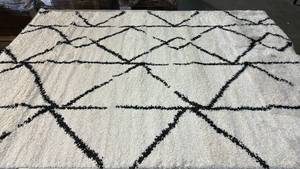 lot 2032 image: Threshold Black and White Eyelash Shag Area Rug 78x910.