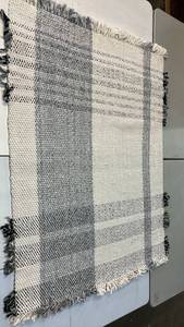 lot 2048 image: Threshold Asymmetric 5x7 Area Rug.