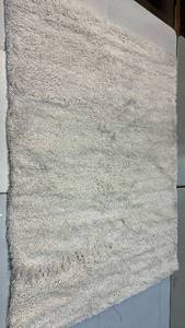 lot 2067 image: Threshold Cream Eyelash Shag 5x7 Area Rug.