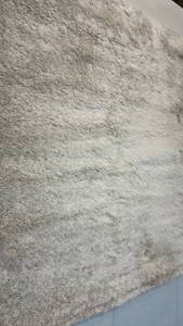 lot 2069 image: Threshold Cream Eyelash Shag 5x7 Area Rug.