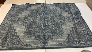 lot 2078 image: Safavieh Resort 53x76 NavyBlue Area Rug.