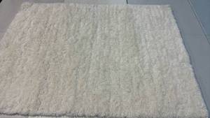 lot 2086 image: Room Essentials 48x66 Cream Shag Area Rug.