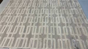 lot 2090 image: Threshold Ivory Geometric 5x7 Area Rug.