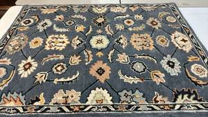 lot 2091 image: Threshold Blue Floral 5x7 Area Rug.