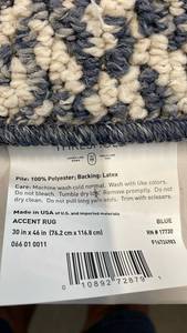 lot 3075 image: Threshold Blue and Cream Accent Rug 30x46 inches