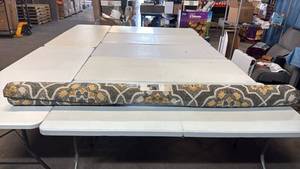 lot 8018 image: Threshold Gray Medallion Area Rug 7x10 Feet