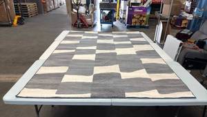 lot 8038 image: Room Essentials 5x7 Organic Shape Blue and Ivory