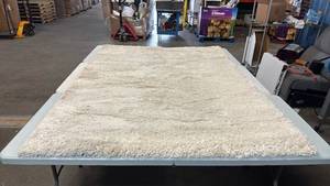 lot 8048 image: Threshold 5x7 Eyelash Shag Area Rug - Cream