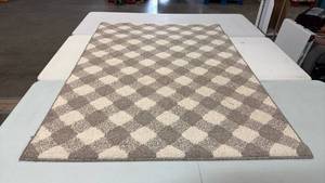 lot 8050 image: Gray and Cream 4x6 Geometric Pattern Area Rug