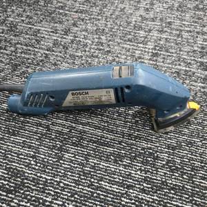 Bosch B7000 Corner Sander with Triangular Sanding Pad