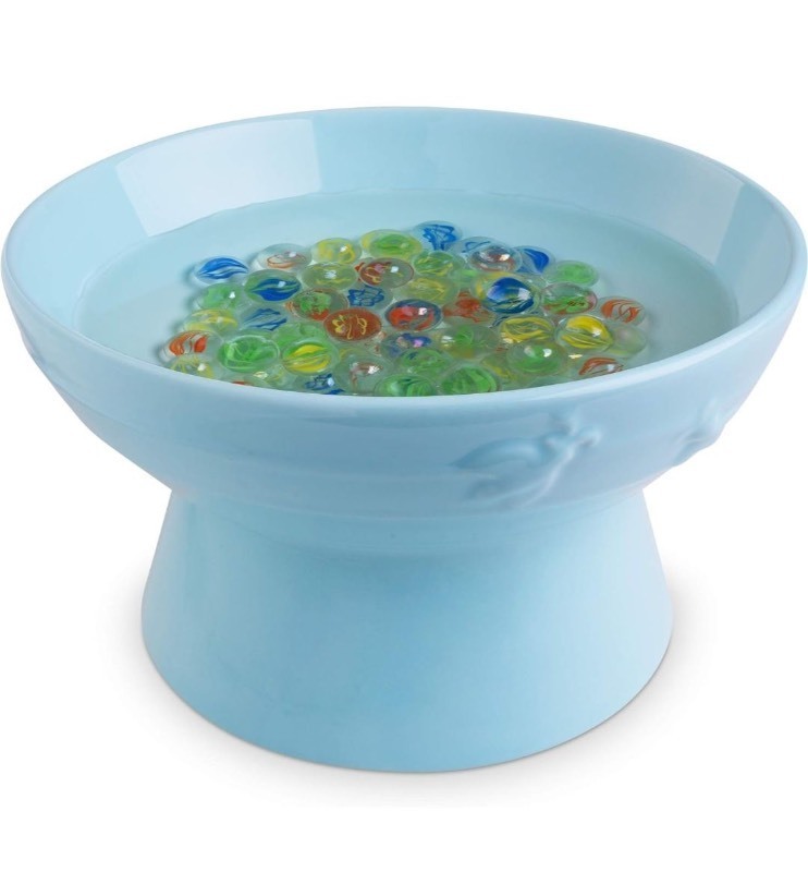 lot 5113009 image: Navaris Bee Watering Station - Ceramic Bowl for Feeding and Watering Bees, Butterflies, Small Insects - Decorative Water Station for Gardens and Yards - Retail $22