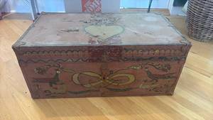 lot 16 image: Hand Painted Folk Art Wooden Storage Trunk RETAIL $150