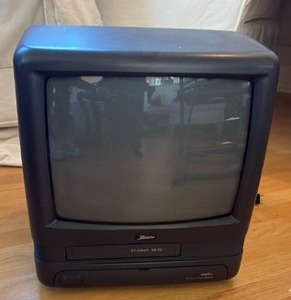 lot 36 image: Zenith DA-4Heads VHS HQ TV VCR Combo Unit - Retail $25