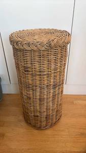 lot 59358 image: WICKER STORAGE BASKET  HAMPER Tall Woven Basket w FIXED TOP - Retail $45