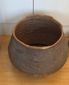 lot 59359 image: VINTAGE Handwoven Wicker Storage Basket