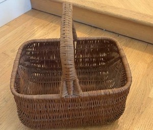 lot 59362 image: Woven Wicker Basket w Handle