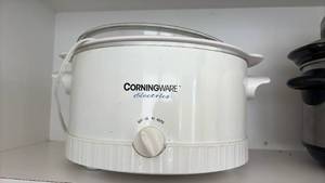 lot 59377 image: CorningWare Electrics White Slow Cooker with Glass Lid - Retail $15