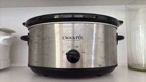 lot 60390 image: Crock-Pot Stainless Steel Slow Cooker - Retail $25