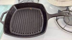lot 60404 image: Cast Iron Grill Pan with Ridged Surface - Retail $25