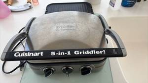 lot 60407 image: Cuisinart 5-in-1 Electric Griddler Contact Grill - Retail $40