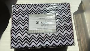 lot 60422 image: Cal King Strade Collection Microfiber Chevron Sheet Set - Retail $15
