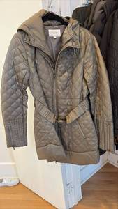 lot 60438 image: Laundry by Shelli Segal Quilted Puffer Jacket with Belt - Retail $45