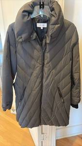 lot 60444 image: Calvin Klein Quilted Puffer Coat with Hood - Retail $45