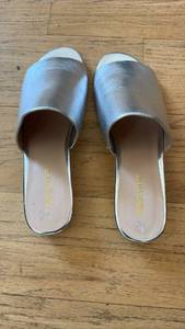 lot 60454 image: Nine West Silver Metallic Leather Slide Sandals size 7  - Retail $15
