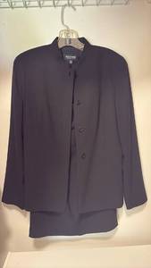 lot 60458 image: Emanuel Ungaro Black Business Suit Set - Retail $150