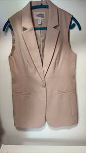lot 60460 image: Forever 21 Beige Sleeveless Blazer Vest - Retail $15