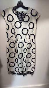 lot 60469 image: Banana Republic Petite Circle Print Dress Size 10P - Retail $25