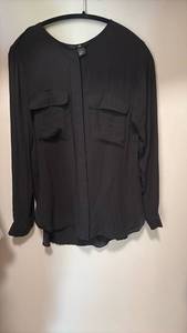 lot 60483 image: H&M Black Long Sleeve Blouse Size 10 - Retail $8